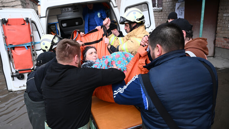 В Орске госпитализировали восемь человек, находившихся в пунктах временного размещения