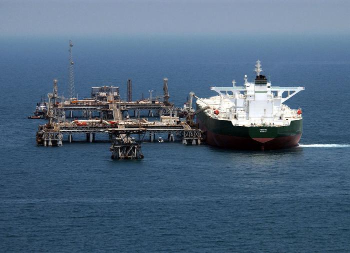Саудовская Аравия и ОАЭ нарастили поставки нефти в Индию